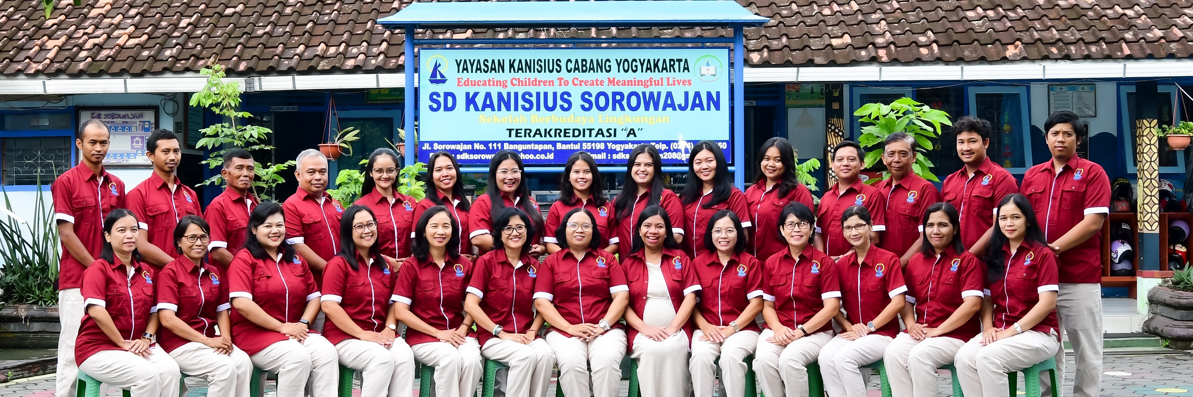 Guru dan Karyawan SD Kanisius Sorowajan